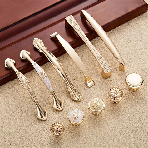 instore cabinet knobs and pulls